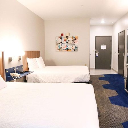 Microtel Inn & Suites By Wyndham Charlotte/Northlake Buitenkant foto